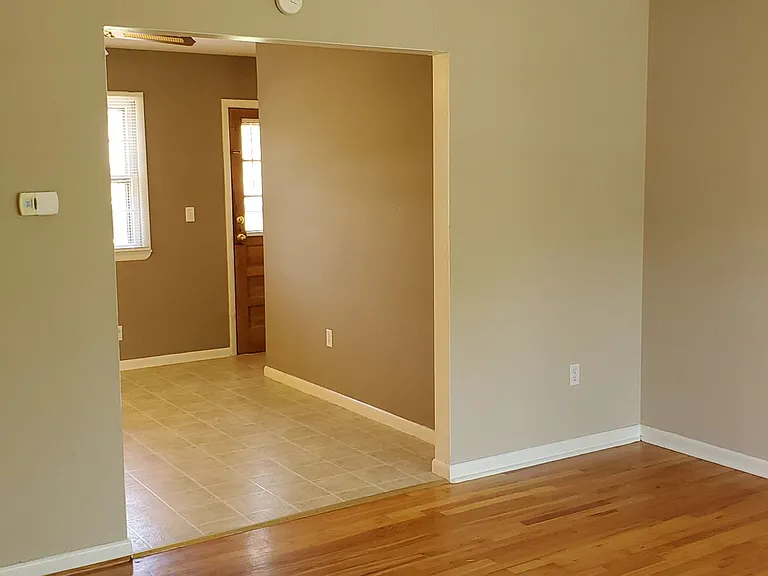 1607 Highridge Dr — Photo 2