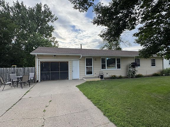 2nd image of 2722 Albion Ave