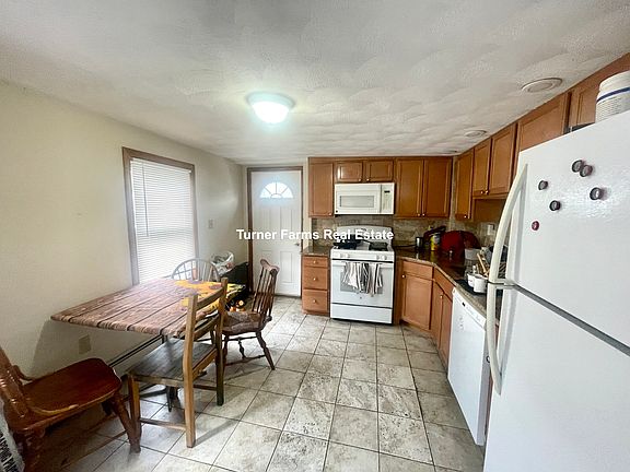 2nd image of 585 Somerville Ave #A-1a