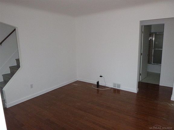 5th image of 20220 Hollywood Ave
