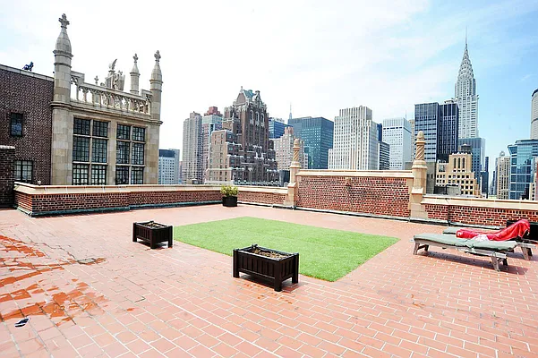 Rented by Compass | media 10