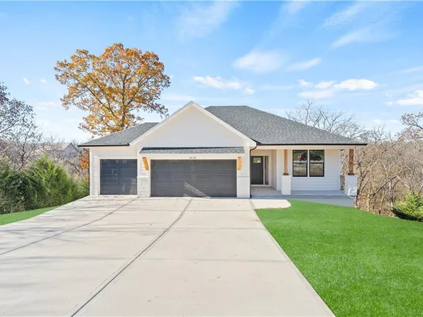 25995 W 140th St, Olathe, KS 66061