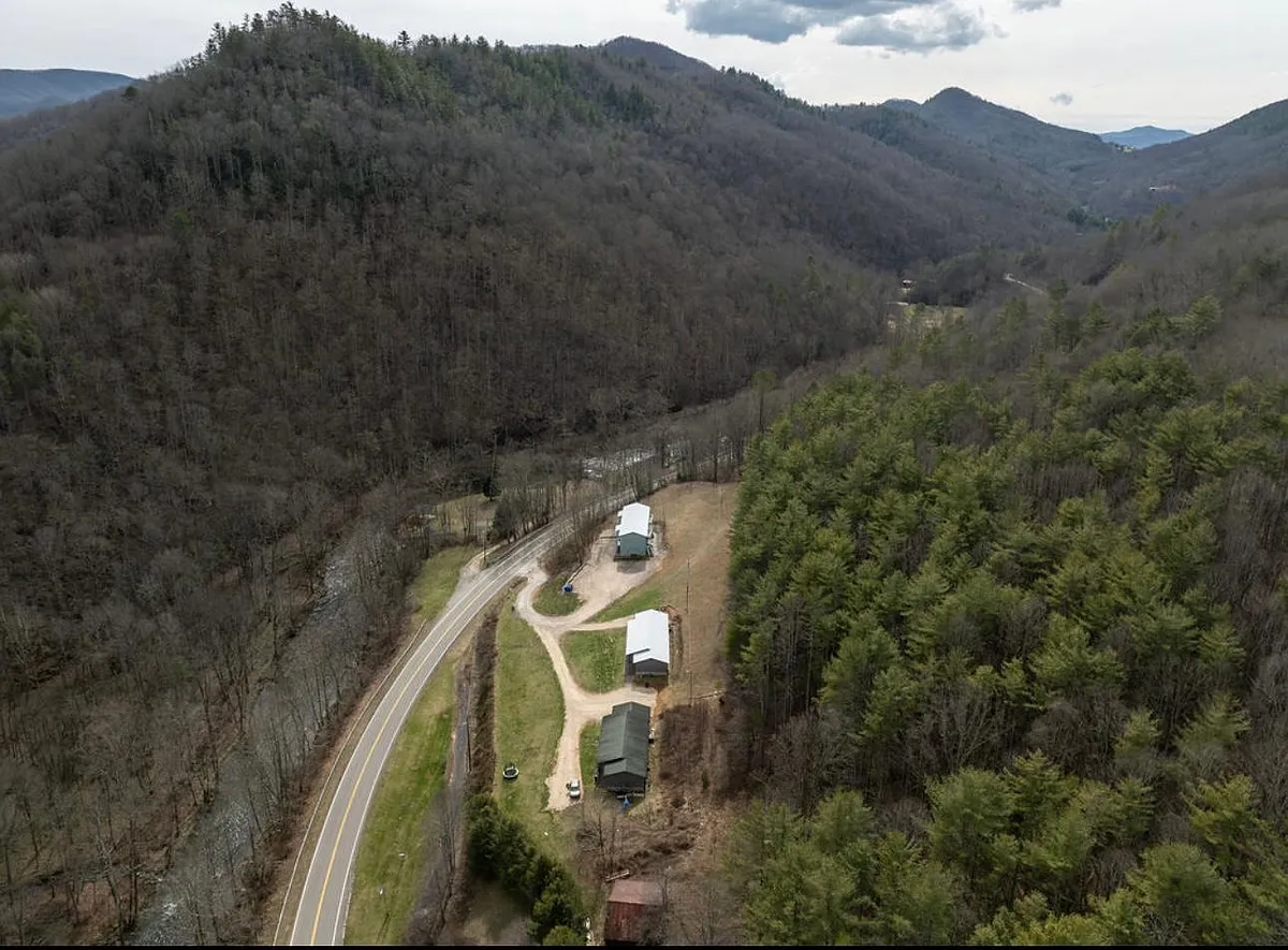Building Photo - 6672 Roan Creek Rd