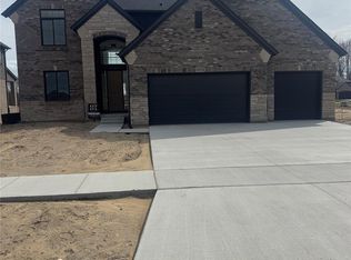24314 Sawgrass Dr, Macomb, MI 48042