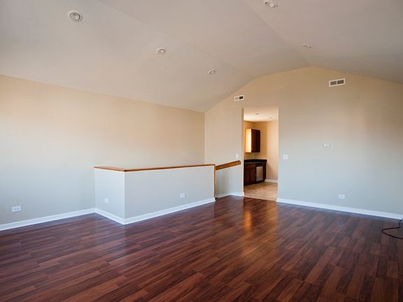 3rd image of 5022 S Loomis Blvd