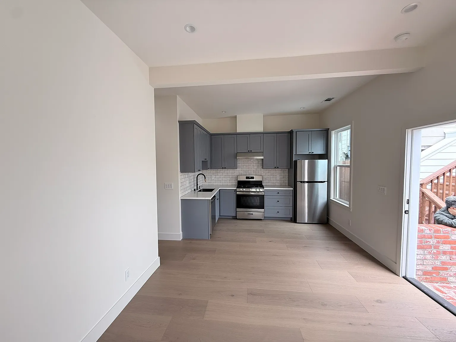 1 bed, 576 sqft, $4,000 — Photo 3