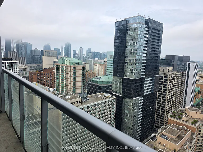 386 Yonge St #3313 — Photo 11