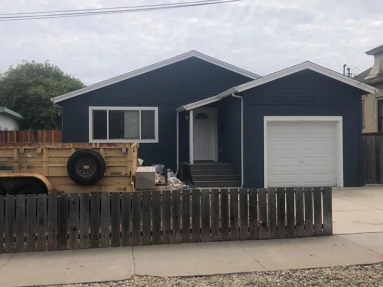1107 Bay St — Photo 1