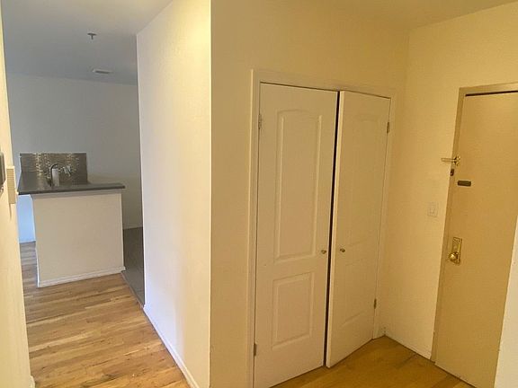 4th image of 318 Warren St APT B4