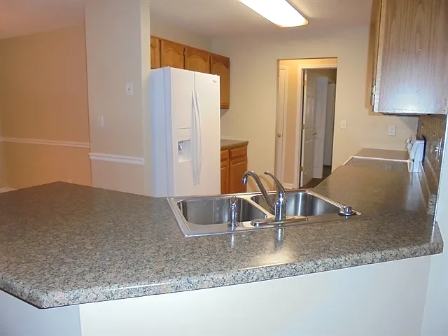 3 bed, 2.0 bath, 1767 sqft, $2,400 — Photo 2