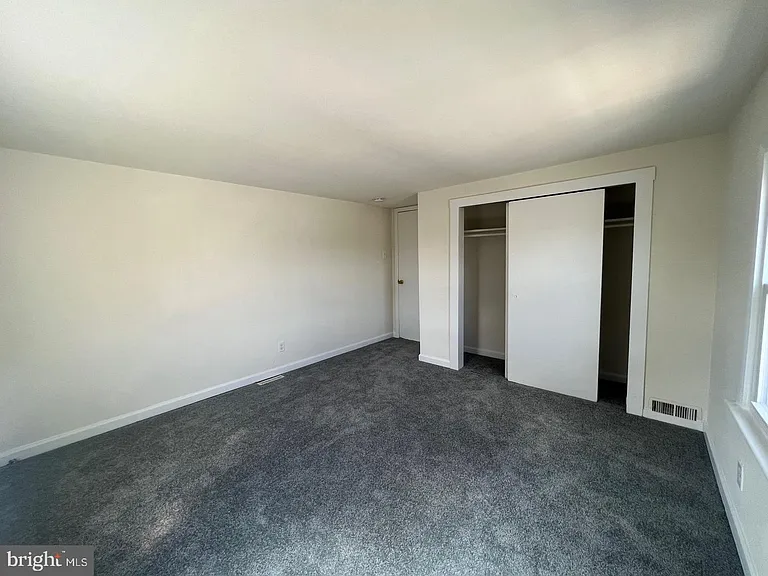 336 Barclay St #B — Photo 10