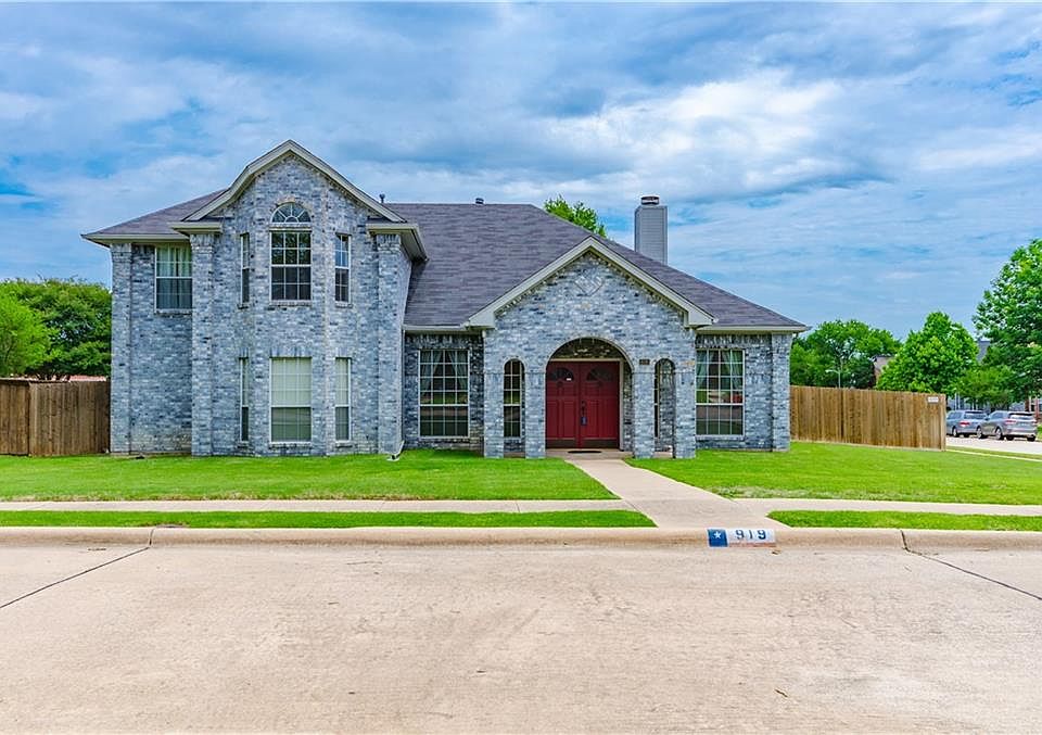 1st image of 919 Blackstone Dr