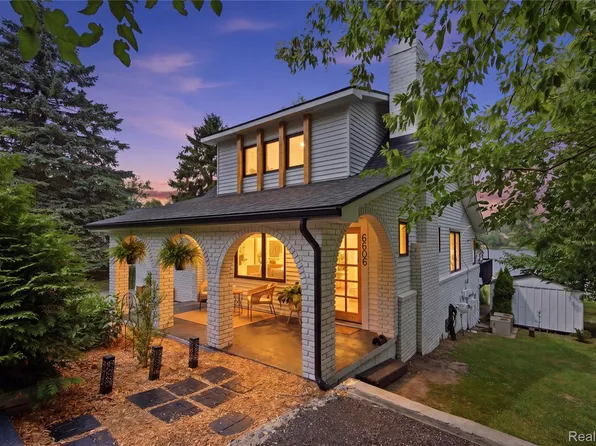 6606 Leytonstone Blvd, West Bloomfield, MI 48322
