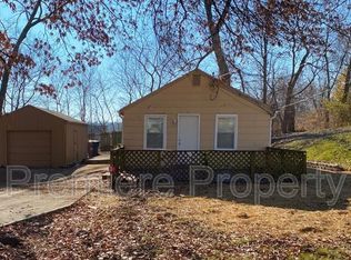 8807 E 49th St, Kansas City, MO 64129