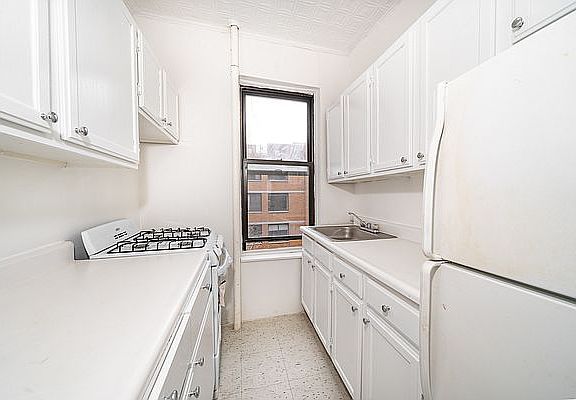 2nd image of 104 W 96th St #2A