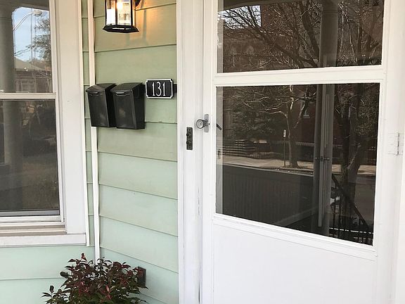 5th image of 131 Beekman Ave #1