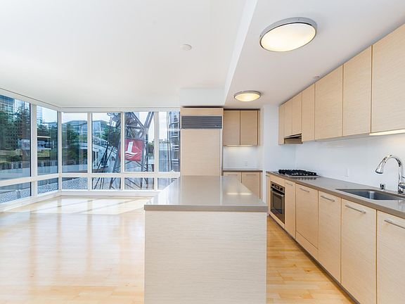 3rd image of 301 Mission St APT 8G