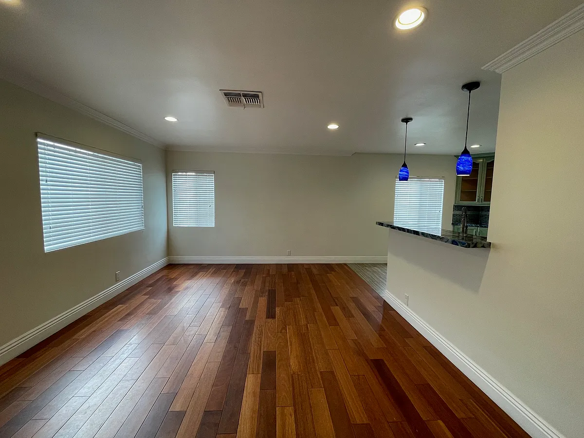 Building Photo - 7449 Tujunga Ave