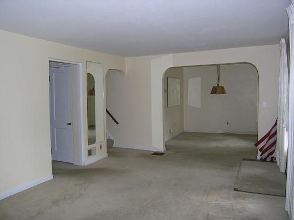3rd image of 1115 Saluda St