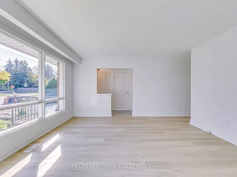 146 Manning Ave — Photo 8