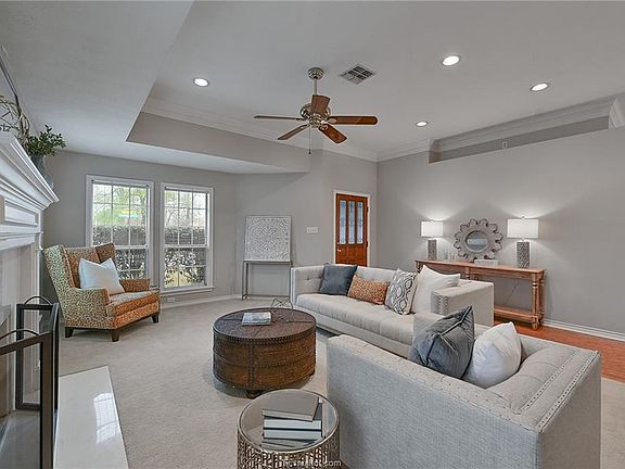 4th image of 1100 Oakhaven Cir