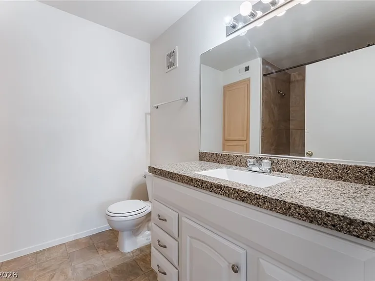 950 Seven Hills Dr #524 — Photo 22