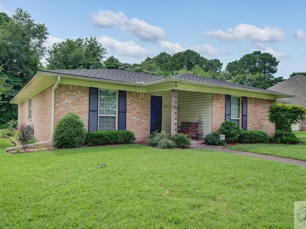 35 Lanshire Dr, Texarkana, TX 75503