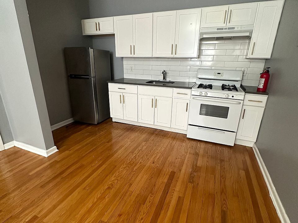 1st image of 914 Grand Ave #A