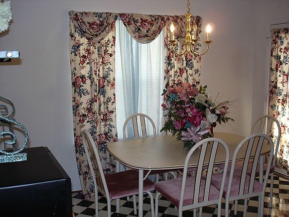 5th image of 420 Waterwheel Cres