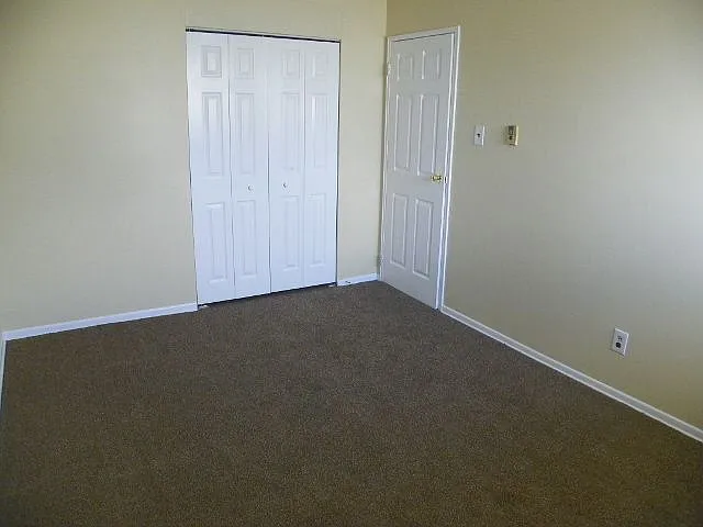 Willow Gardens Apartments — Photo 10