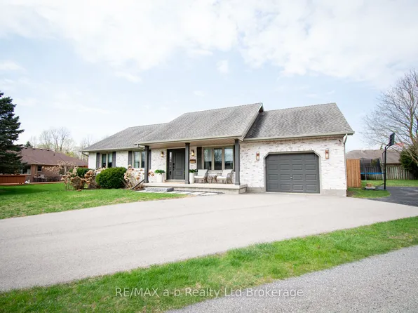 3 Belfast Cir, Tillsonburg, ON N4G 5G3