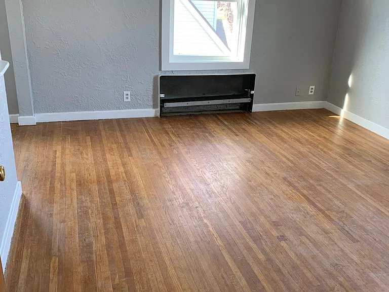 2204 W Alice Ave — Photo 4