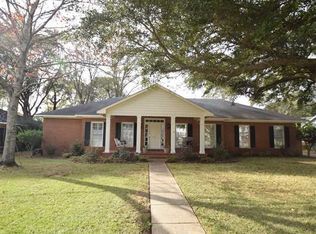 1432 Regency Oaks Dr, Mobile, AL 36609