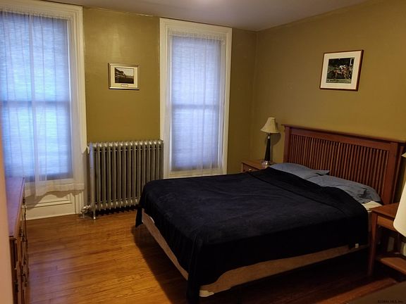 3rd image of 190 Circular St Unit 1