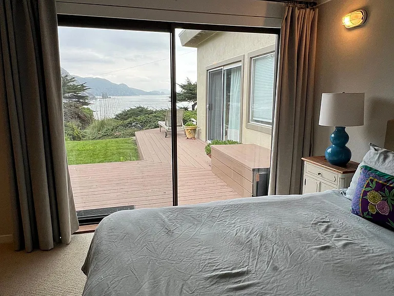 Middle bedroom