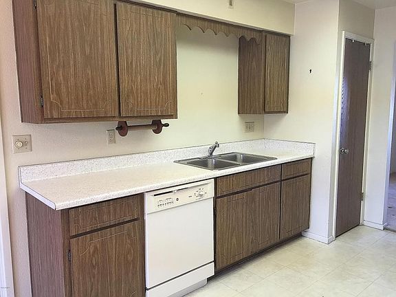 5th image of 4061 E Clovis Cir