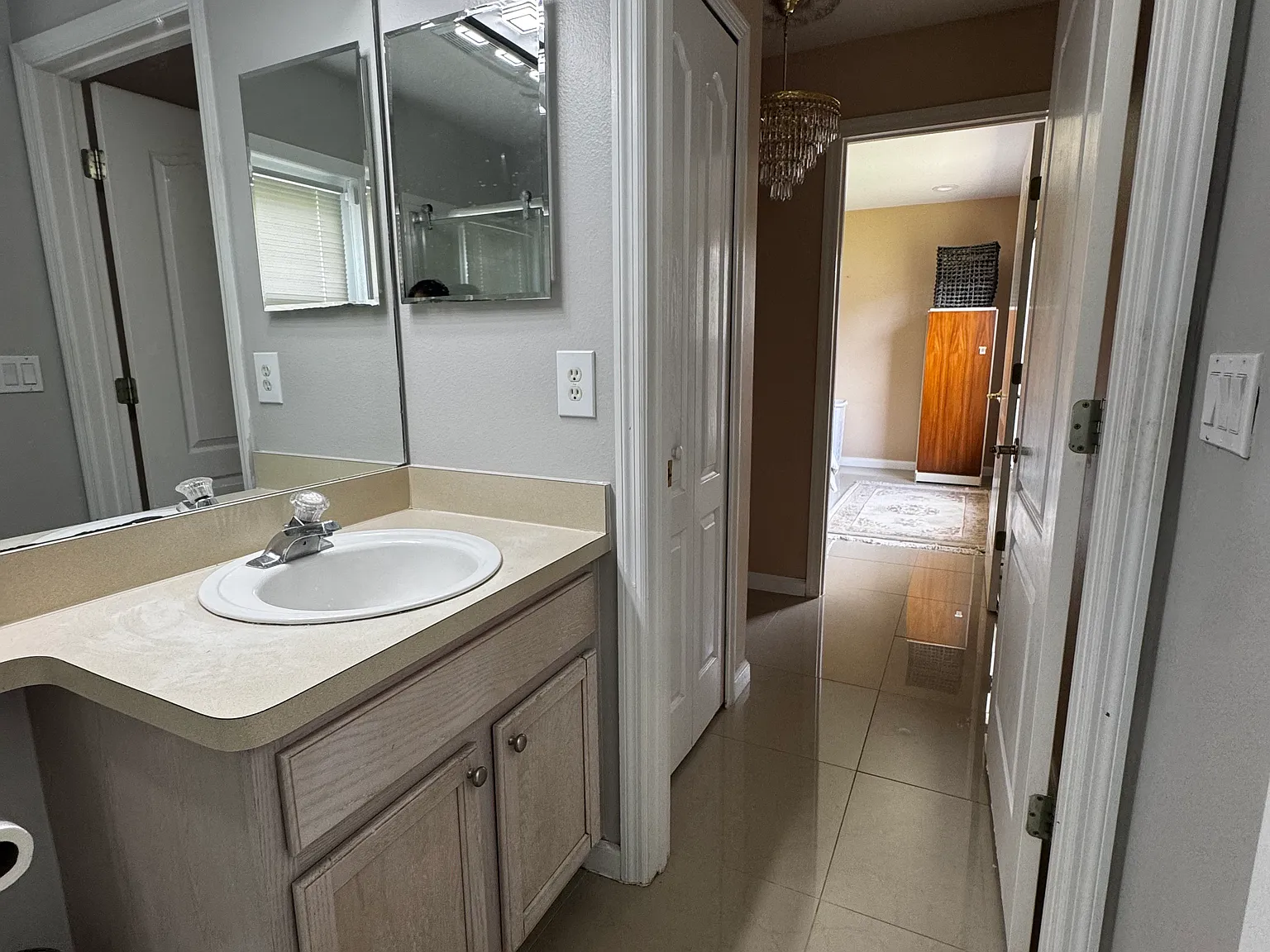 1 bed, 2405 sqft, $995 — Photo 3