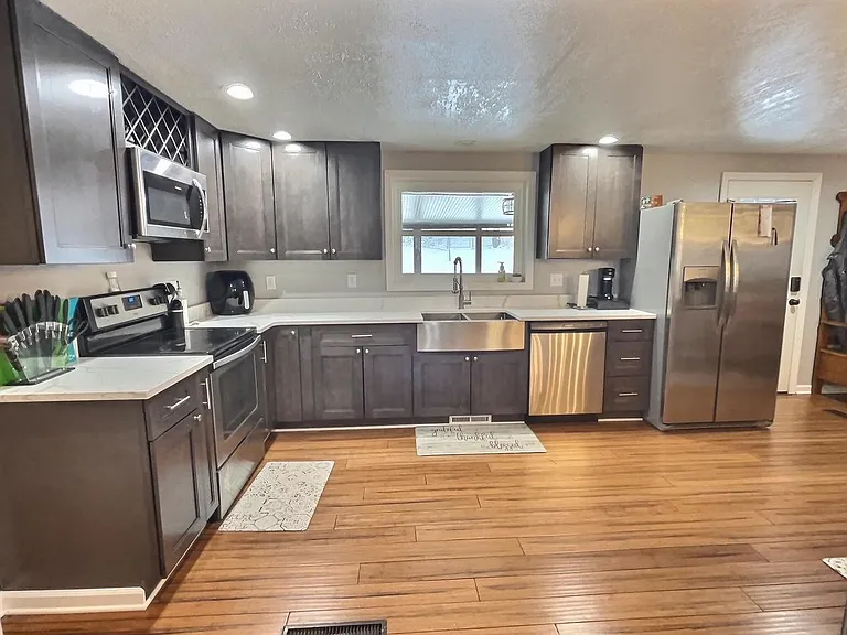 437 New Castle St — Photo 10