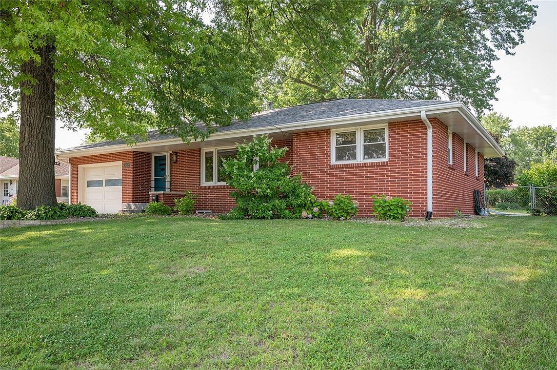 7217 Maple Dr, Urbandale, IA 50322 Zillow