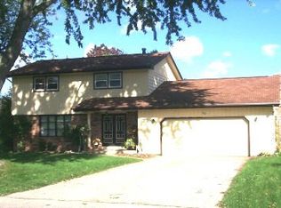 879 E Petunia Ln, Beloit, WI 53511