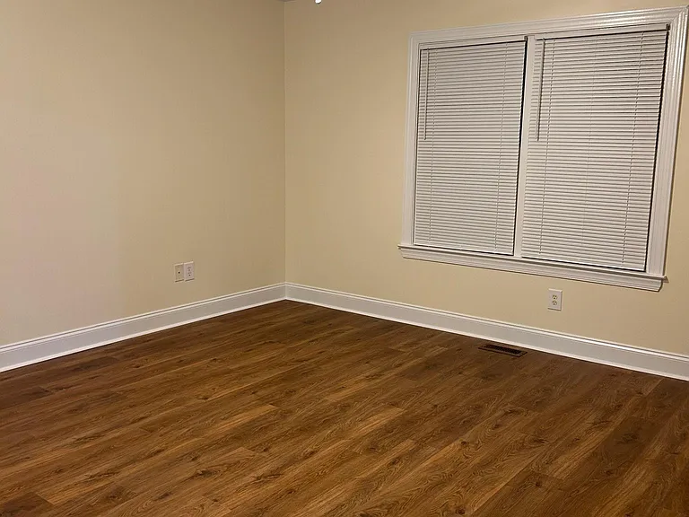 215 Laurel Hill Dr — Photo 10
