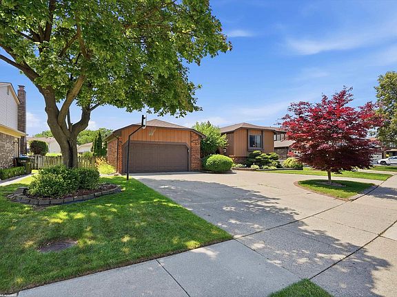 3rd image of 14604 Lakeshore Dr