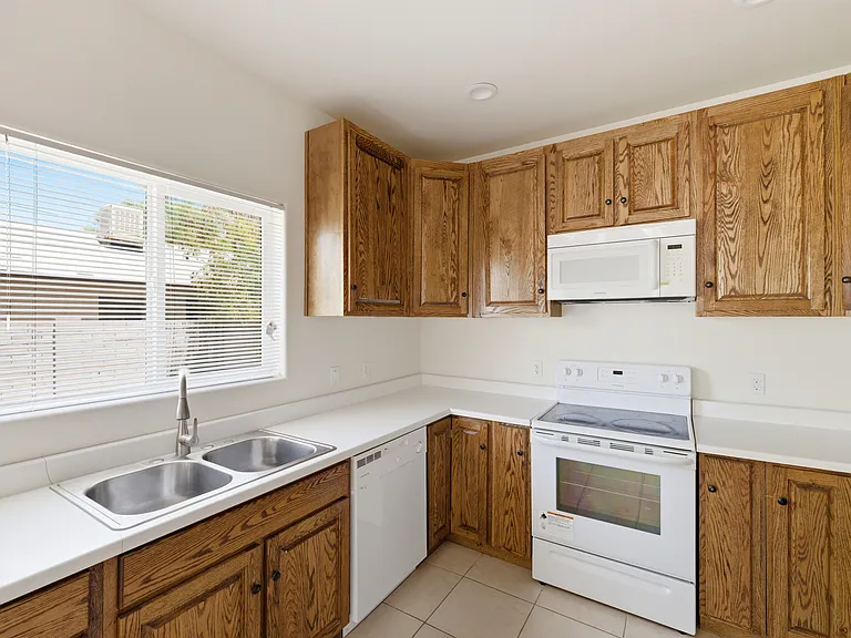 512 W Brown St — Photo 33