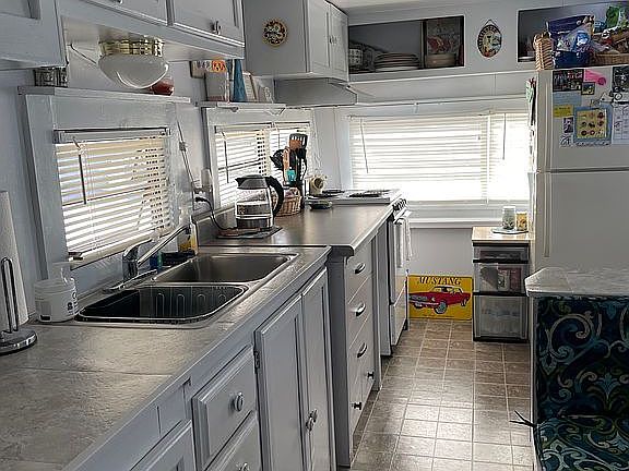 3rd image of 421 Montreal Way