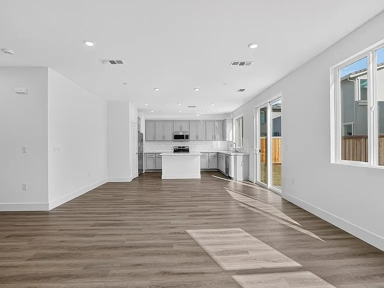 2774 Horseshoe Cir — Photo 4