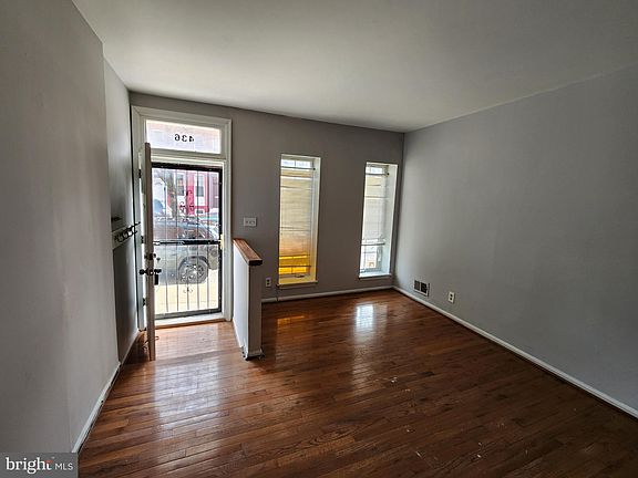 3rd image of 436 E Lanvale St