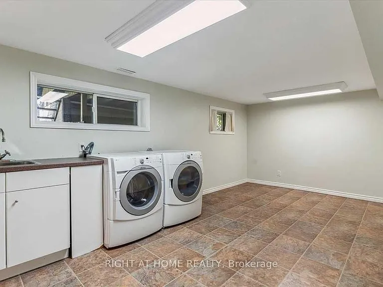 1252 Waterdown Rd #LOWER — Photo 7