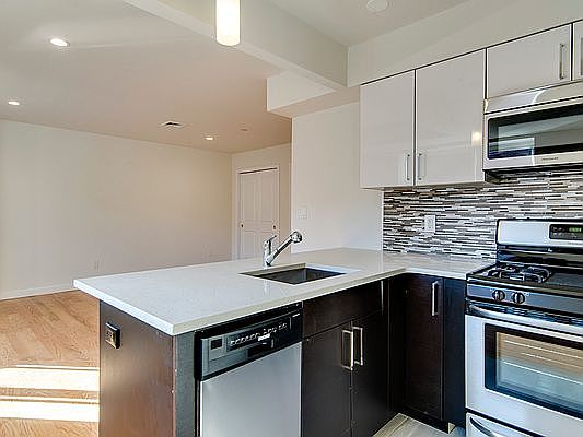 4th image of 28-22 Astoria Blvd #3F