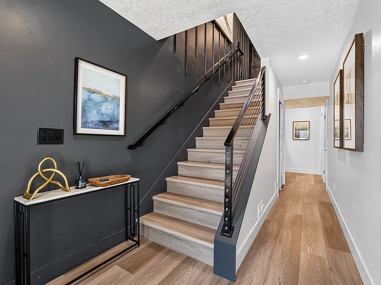 579 W Curling Dr — Photo 11