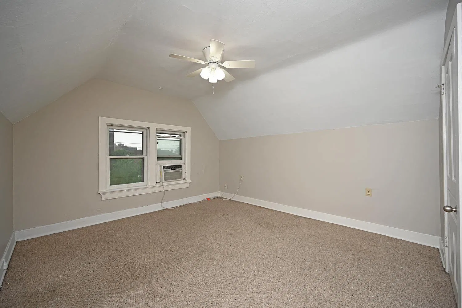 2 bed, 900 sqft, $1,575 — Photo 1
